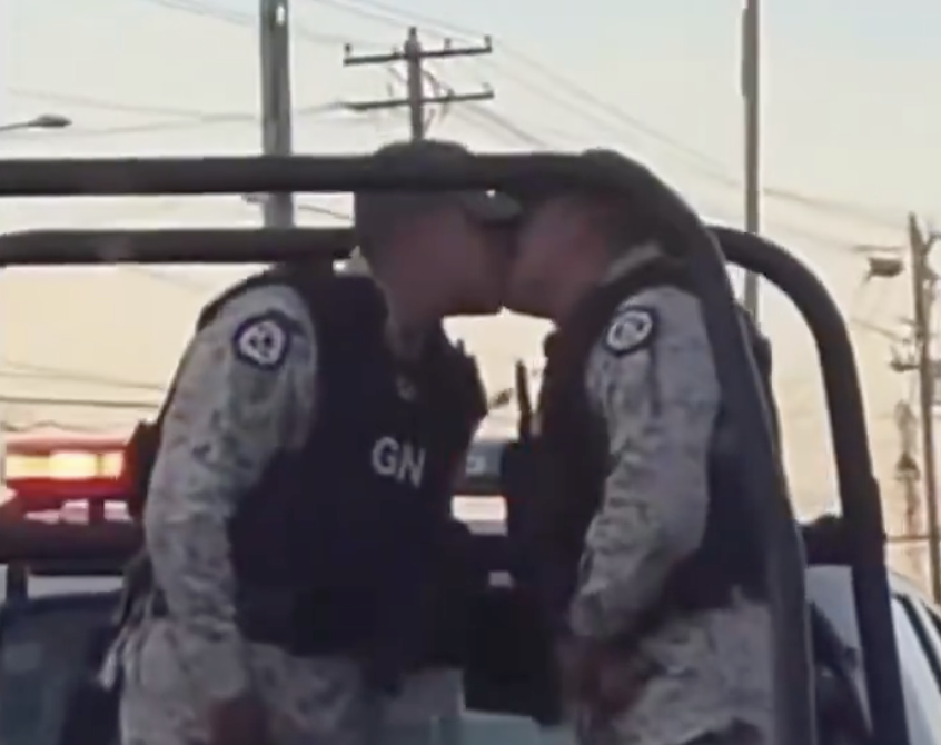 ¿Amor en turno? El beso que puso a la Guardia Nacional en el ojo del huracán